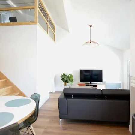 Coco Elaura Modern Duplex With 2 Bedrooms And A Balcony In *