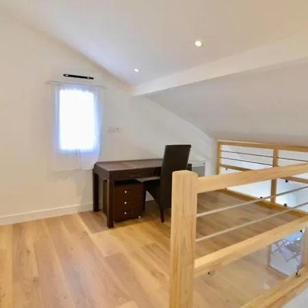 Coco Elaura Modern Duplex With 2 Bedrooms And A Balcony In * Biarritz