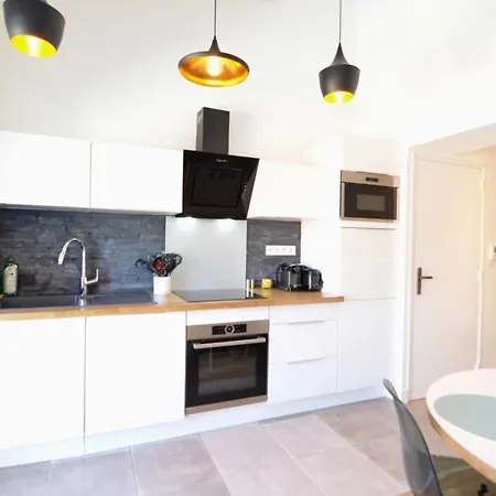 Coco Elaura Modern Duplex With 2 Bedrooms And A Balcony In Lägenhet