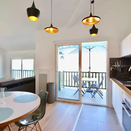 Coco Elaura Modern Duplex With 2 Bedrooms And A Balcony In Appartement Biarritz